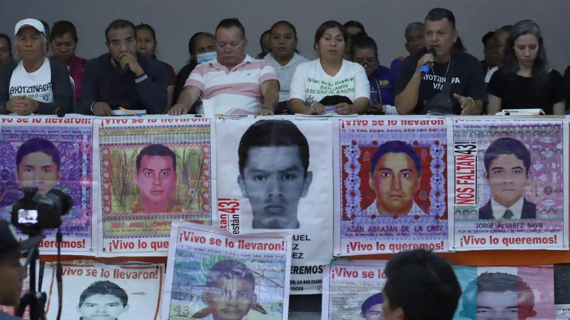 CONF. AYOTZINAPA. FOTO DANIEL GALEANA (9)